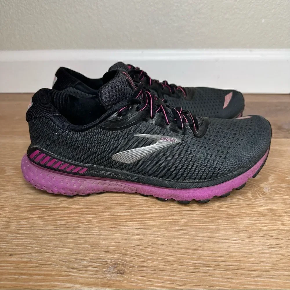 Brooks Adrenaline GTS 20 Black Running Shoes, Size 7.5